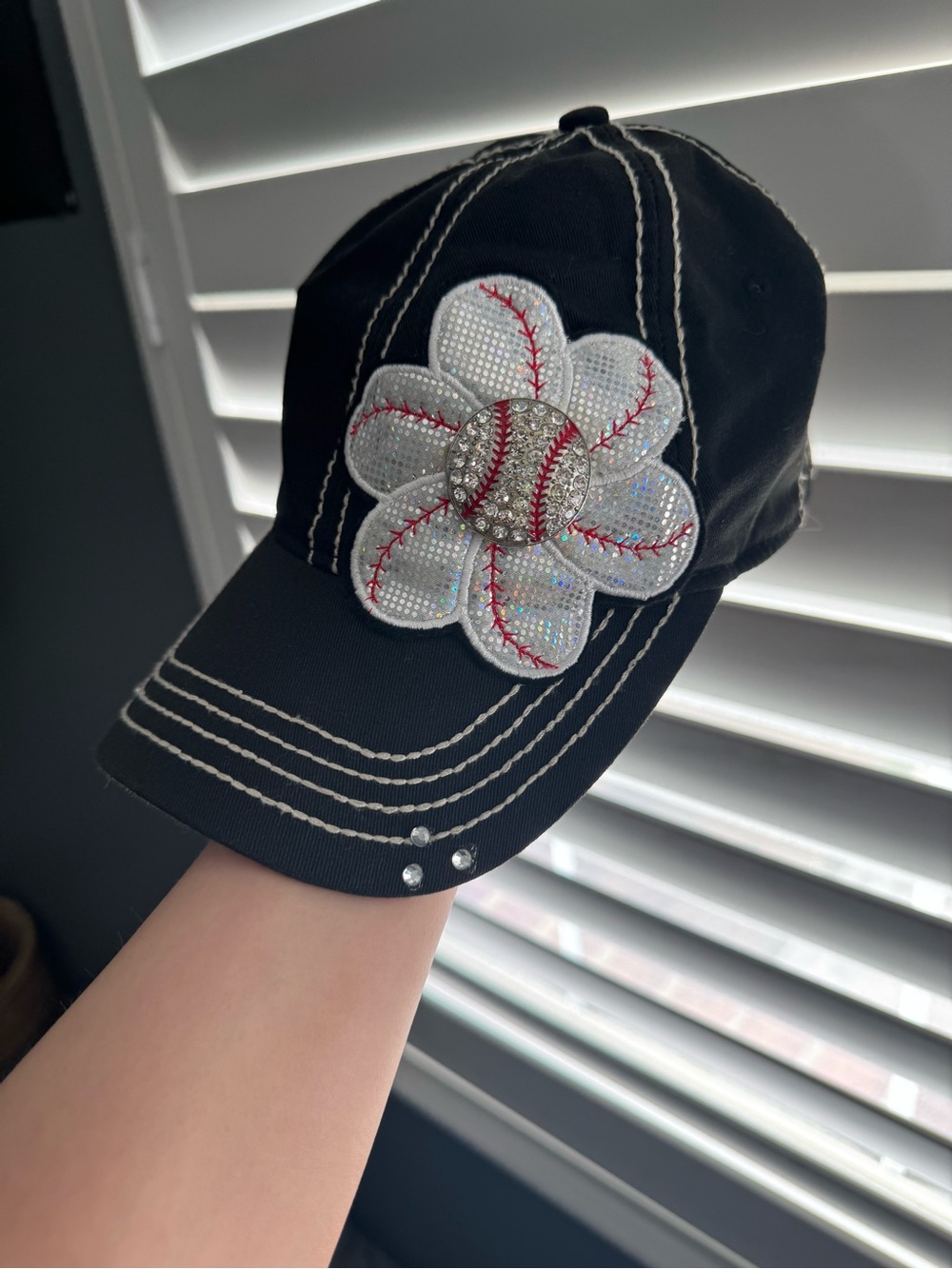 Black Baseball Flower Crystal Cap